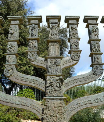 The Quest for an Objective Halakhic Standard by which to Judge Artistic Expression: A Case Study from the Eighteenth-Century Synagogue Menorah